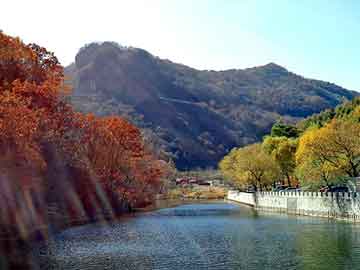 澳门二四六天天彩图库，杜淳深邃眼神迷人